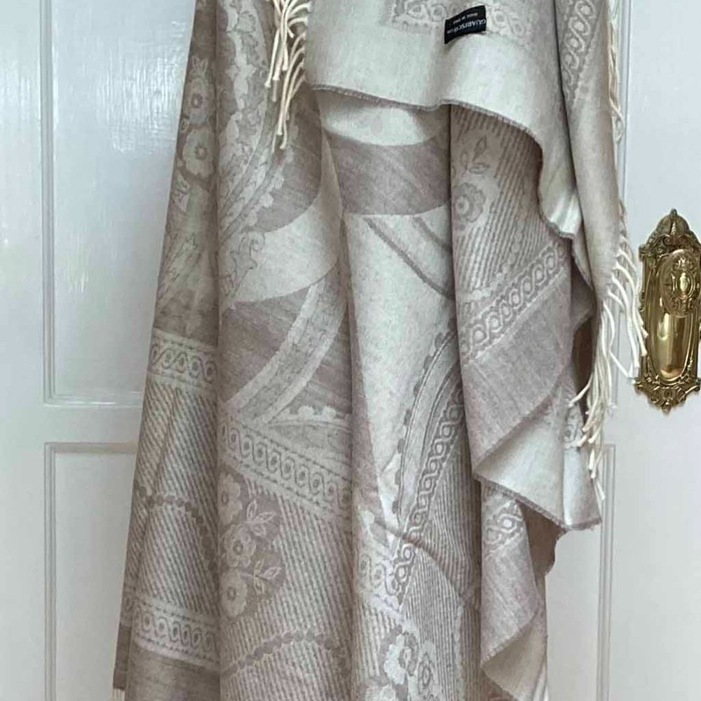 Guarisco, New, Unworn Vintage, 100 % Wool  53 x 61 + 3 inch fringe  on two side
